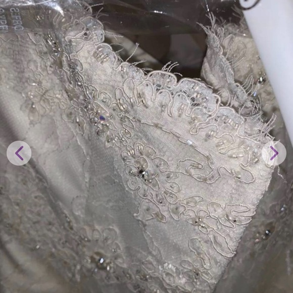 Wedding dress 👰🏻, formal, ruffle, rhinestone, and lace. - Picture 7 of 12